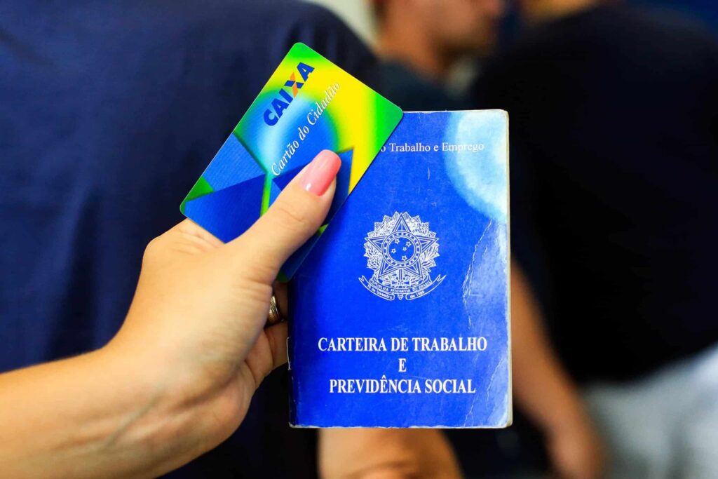 Saque FGTS libera até R$ 5 mil reais para brasileiros (Foto: Reprodução, Caixa Econômica) 