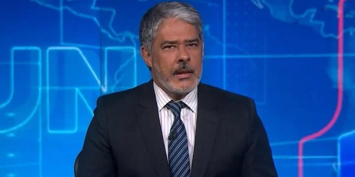 William Bonner foi às lagrimas em edição histórica do Jornal Nacional (Imagem: Reprodução/Internet)