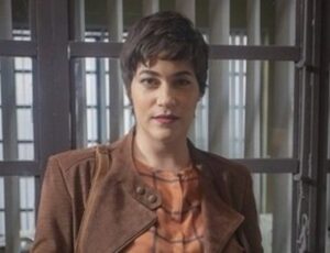 Isabel (Yasmin Gomlevsky) em Terra e Paixão (Foto: Reprodução / Globo)