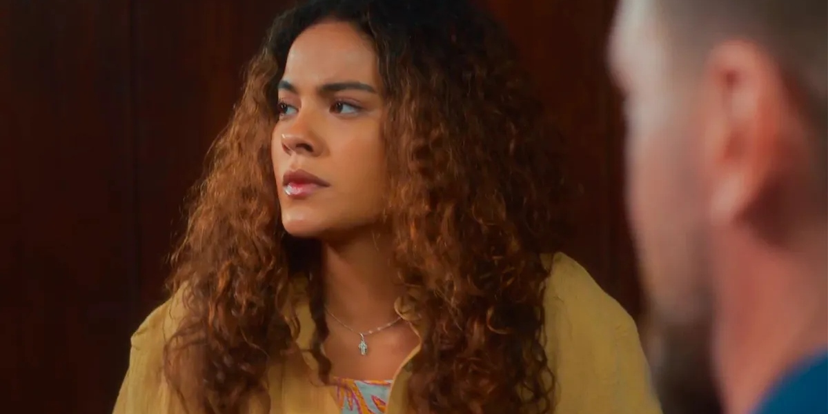 Jenifer (Bella Campos) tentará se vingar de Theo (Emílio Dantas) em "Vai na Fé" (Foto: Reprodução/TV Globo)