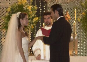 Padre Pedro vai casar Marina e Diogo em Mulheres Apaixonadas (Foto: Reprodução / Globo)