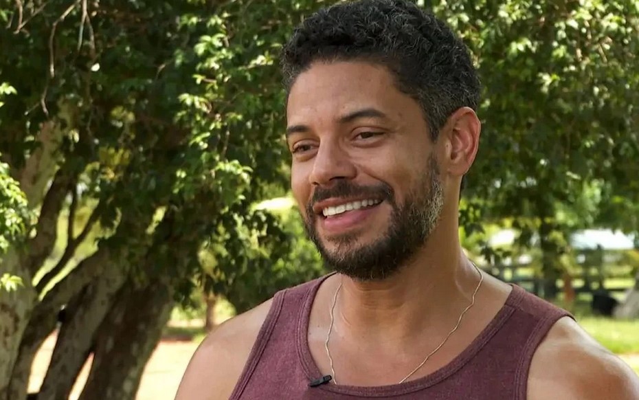 Paulo Lessa interpreta Jonatas em Terra e Paixão (Foto: Reprodução / Globo)