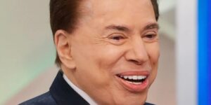 Silvio Santos dá ordens na emissora (Foto: Divulgação/SBT)