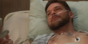 Theo (Emílio Dantas) causará no hospital em "Vai na Fé" (Foto: Reprodução/TV Globo)