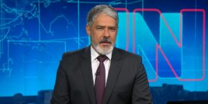 William Bonner ao vivo no Jornal Nacional (Foto: Reprodução / TV Globo)