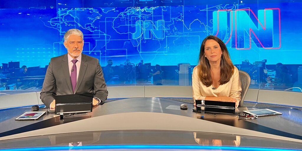 Jornalista William Bonner e Ana Luiza Guimarães dão notícia triste no JN (Foto: Reprodução, Globo)