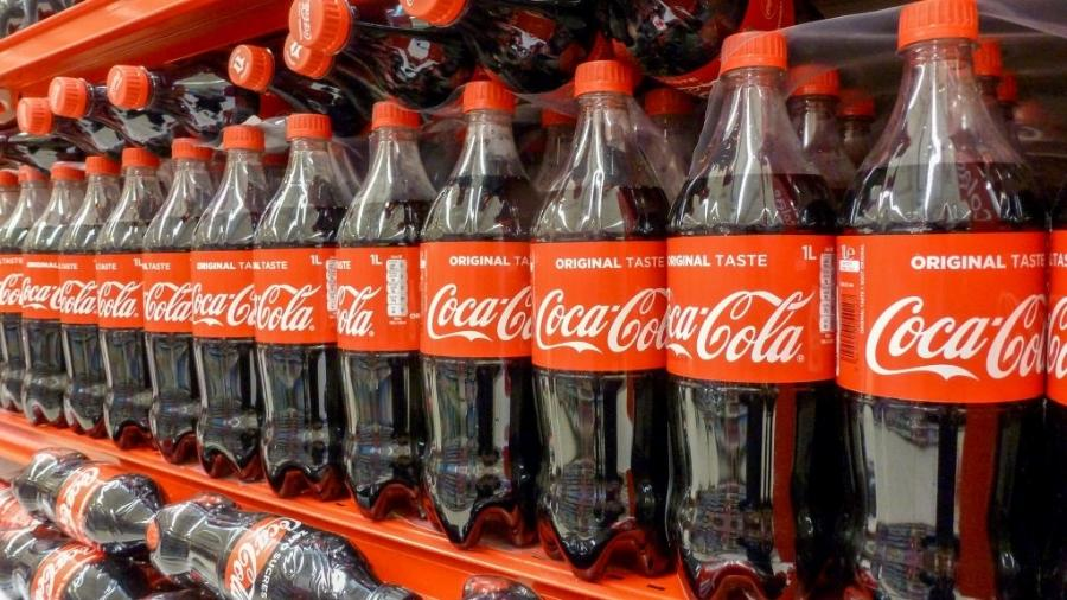 McDonald's and Coca-Cola have come under fire from health professionals (Image: cloning/internet)