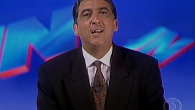 Galvão Bueno esteve na bancada do Jornal Nacional para comandar um quadro esportivo em 1996