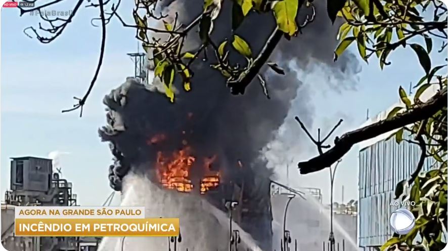 Imagens de incêndio em petroquímica no Fala Brasil, da Record - Foto Reprodução Record