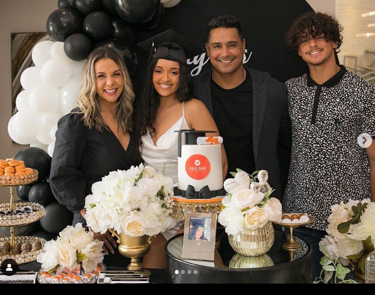 Victor Alexandre, com sua familia, Xanddy, Carla Perez e sua irmã - Foto Reprodução Instagram