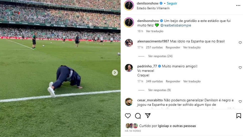 O ex-jogador beijando o gramado do estádio do Real Betis (Reprodução: Instagram)