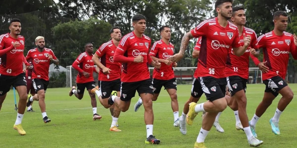 Atual elenco do São Paulo com mais de 10 jogadores sem condição de jogo (Reprodução: Instagram)