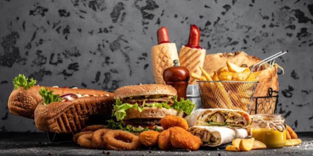 Fast food canadense rastreou movimentos de clientes, aponta investigação -  01/06/2022 - Painel S.A. - Folha