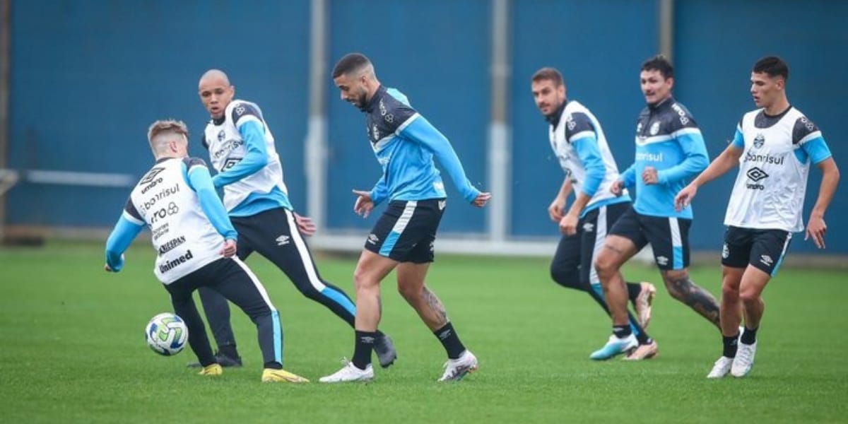 O atleta participando de um treino com a equipe profissional (Reprodução: Instagram)