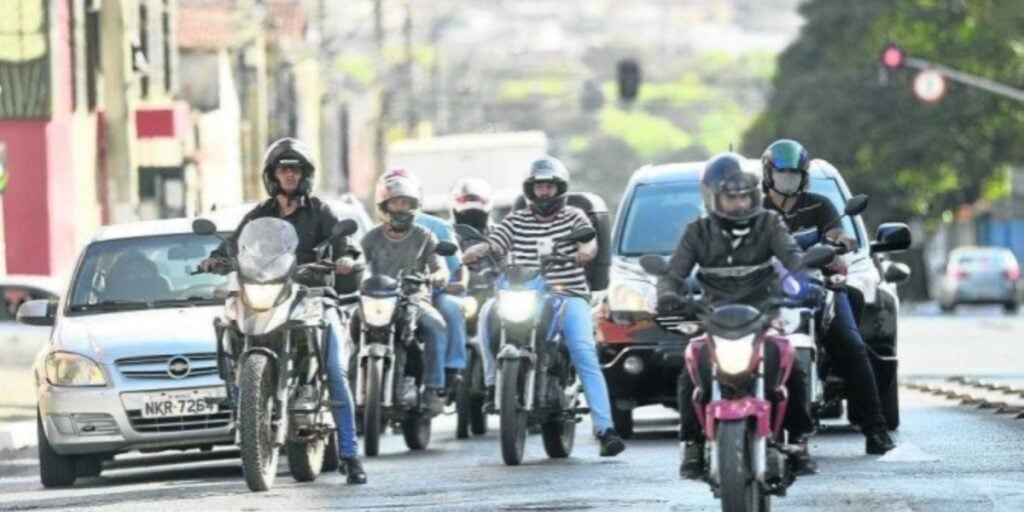 MUDANÇA na lei de trânsito afeta motociclistas - Foto: Reprodução/Internet