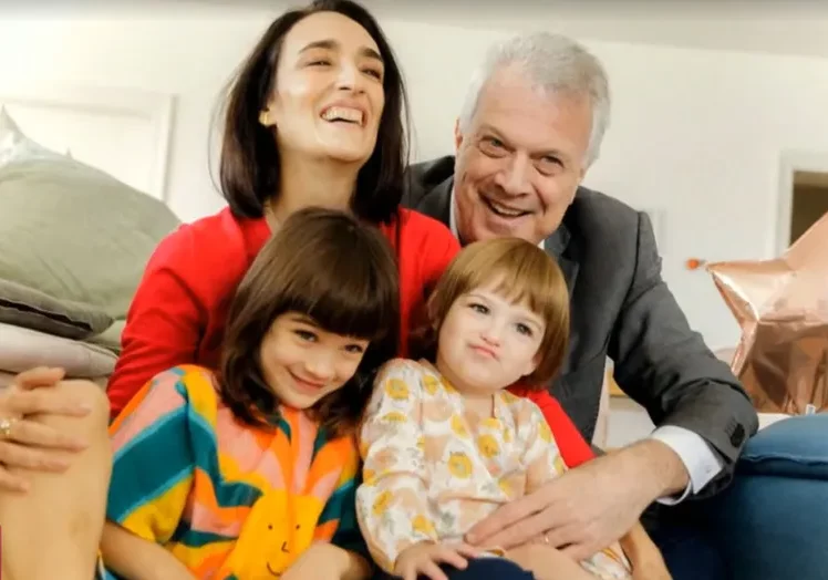 Pedro Bial com a esposa e filhas caçulas (Foto: Reprodução/Globo)