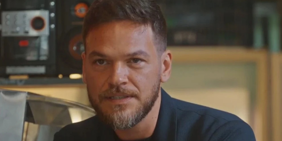 Theo (Emilio Dantas) acabará sozinho em "Vai na Fé" (Foto: Reprodução/TV Globo)