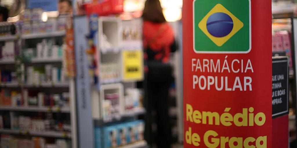 Totem da farmácia popular em uma farmácia (Reprodução - Instagram)