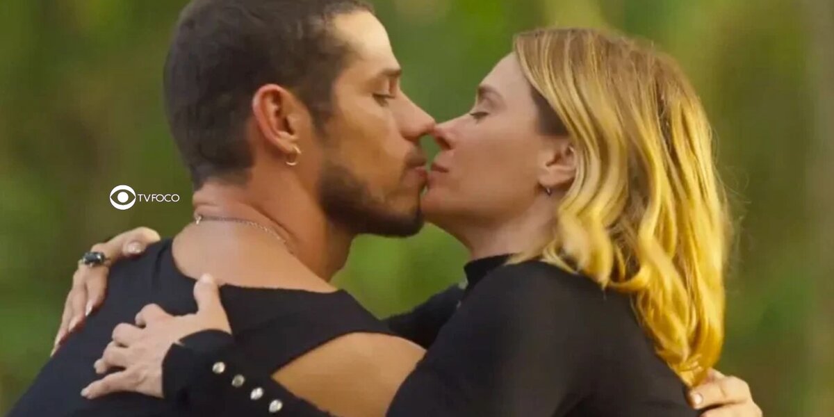 Lui (José Loreto) e Lumiar (Carolina Dieckmann) em Vai na Fé (Foto: Reprodução / Globo)