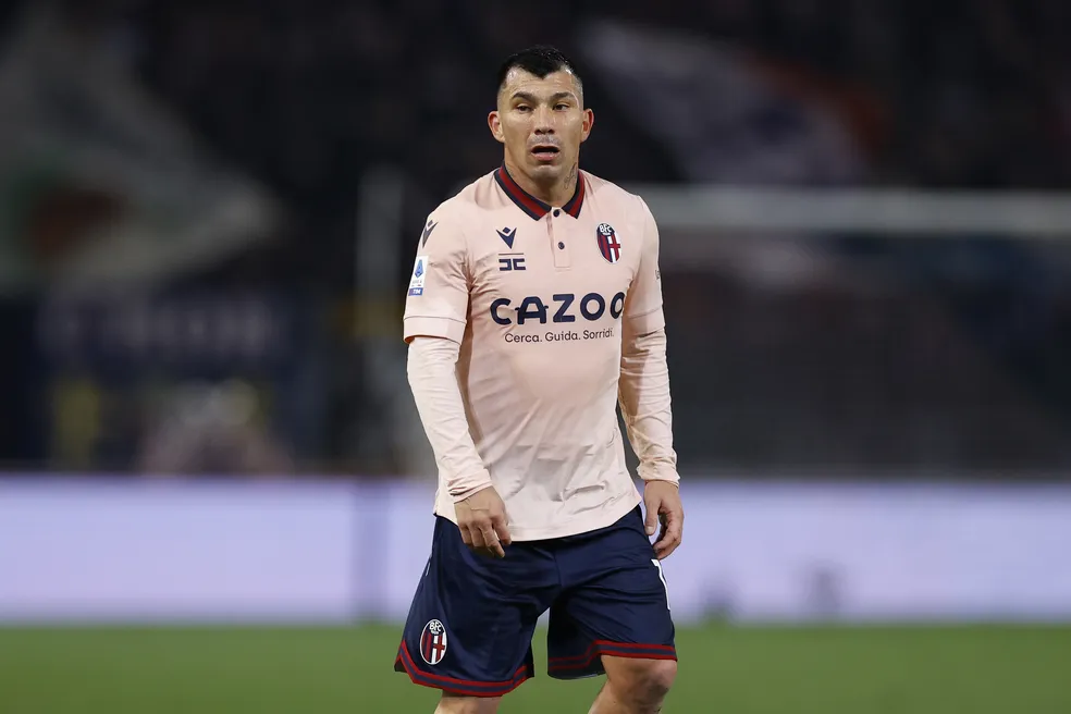 Volante Gary Medel em ação pelo Bologna — Foto: Matteo Ciambelli/DeFodi Images via Getty Images