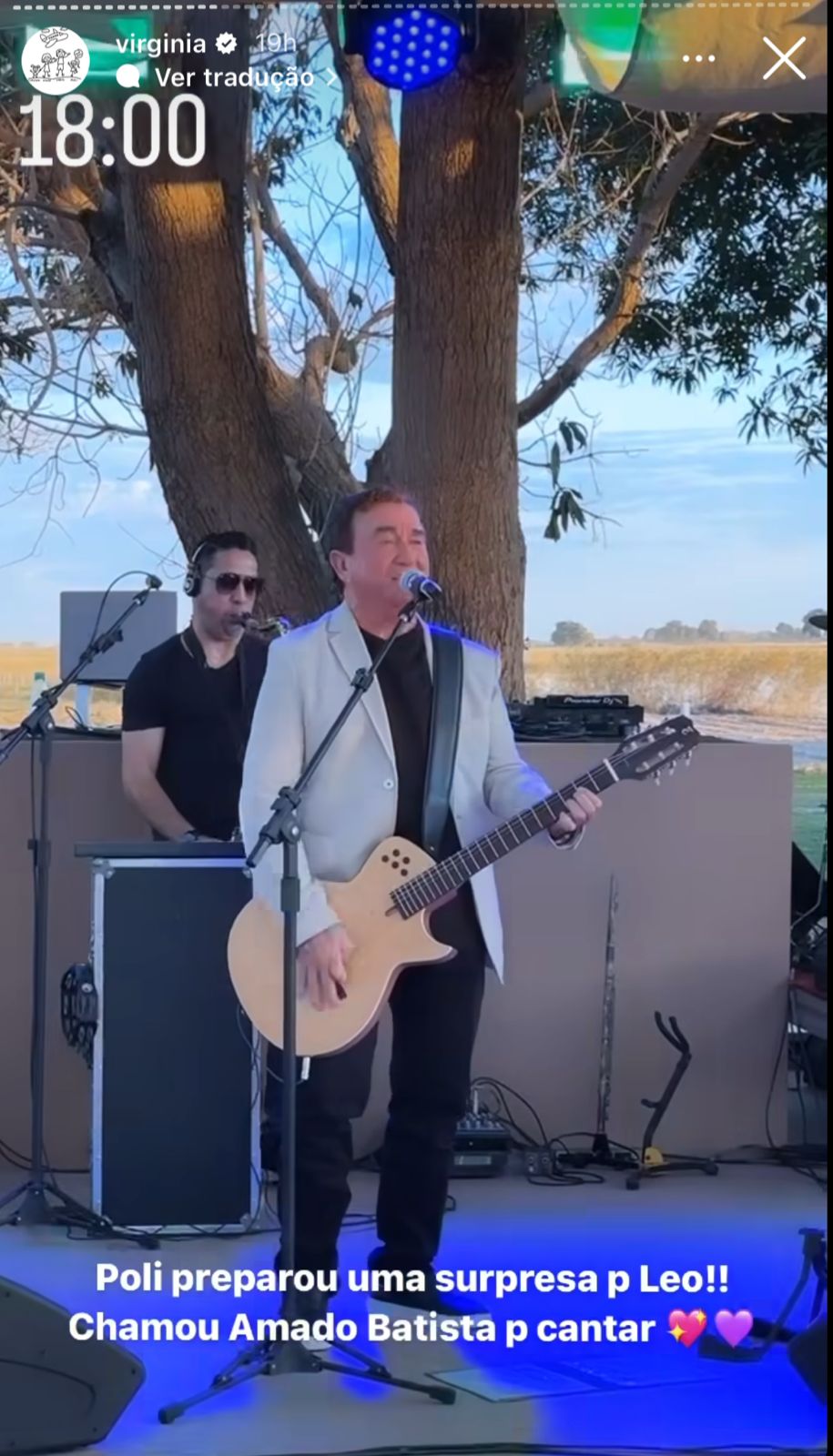 Amado Batista cantando em festa do cantor Leonardo - Foto Instagram