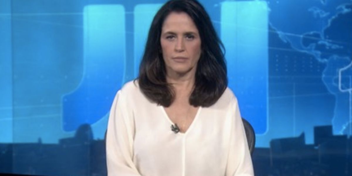 Ana Luiza Guimarães no Jornal Nacional (Foto: Reprodução / Globo) 