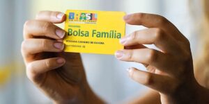 Imagem do post Alerta: Bolsa Família é alvo de pente-fino e decisão de bloquear de contas apavora os beneficiários