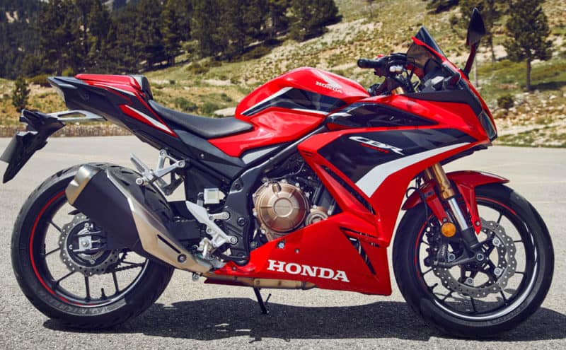 Honda CBR400 RR, pode voltar e possivelmente com um motor 4 em linha (Foto Reprodução/Internet)