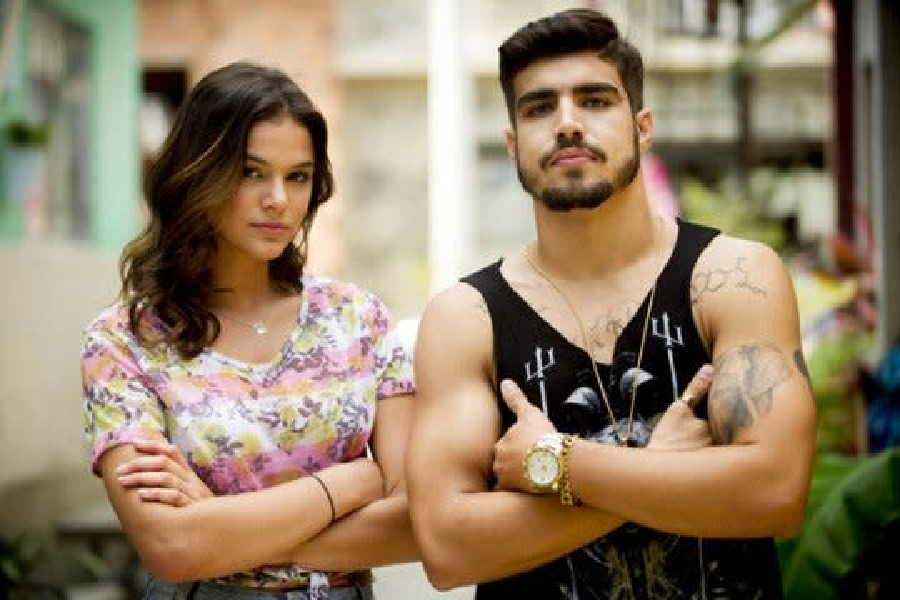 Caio Castro ao lado de Bruna Marquezine em novela na Globo (Foto: Reprodução/ Internet)