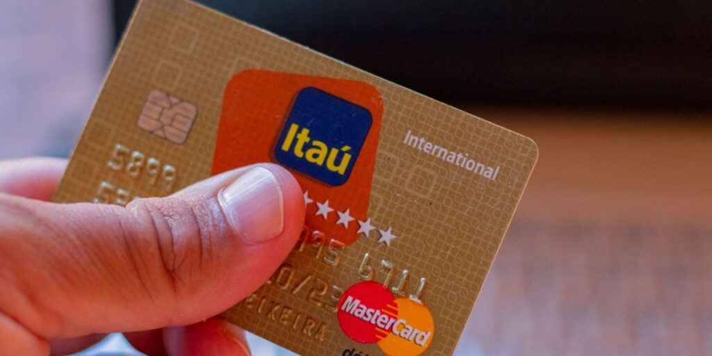 Cartão de Crédito do Itaú - Foto Internet