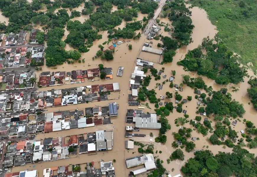 Chuvas e alagamentos deixaram milhares de desabrigados no Acre - Foto Globo