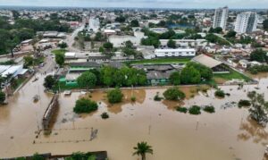 Chuvas e alagamentos deixaram milhares de desabrigados no Acre - Foto Globo