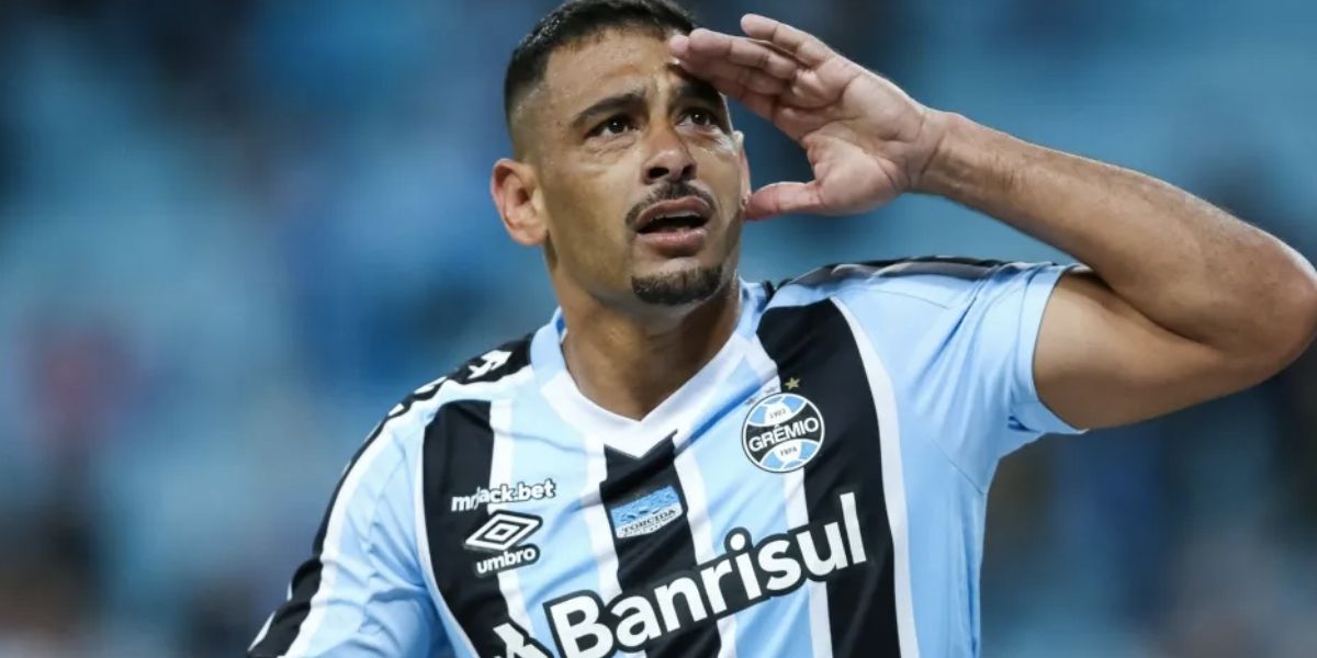 Diego Souza no Grêmio (Foto: Pedro H. Tesch)