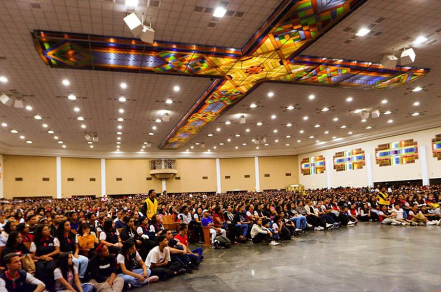 Jovens na Igreja (Foto: Reprodução/ Internet)