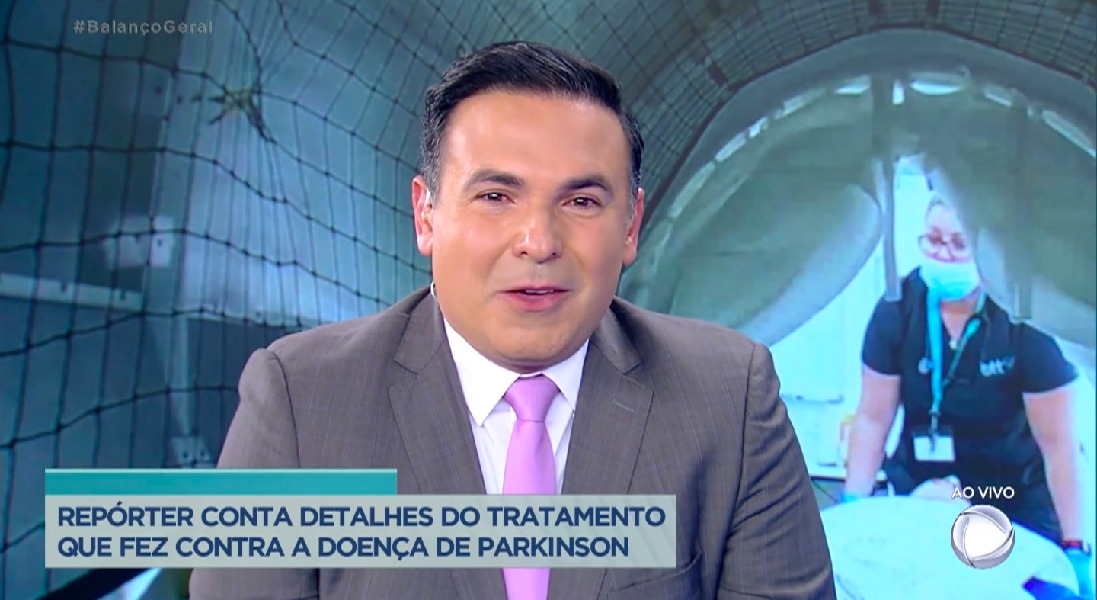 Reinaldo Gottino se emociona ao mostrar reportagem de amigo com Parkinson (Foto: Reprodução/ Internet) 