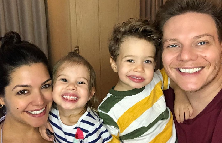 Thais Fersoza com os filhos e o marido (Foto: Reprodução/ Internet)