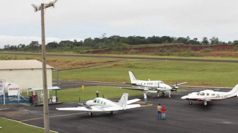 Avión en el aeropuerto de Omuarama