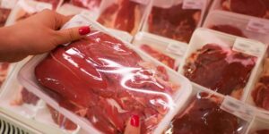 Imagem do post Comunicado de RISCO, contaminação e venda PROIBIDA: A marca de carnes barrada pela ANVISA após descoberta