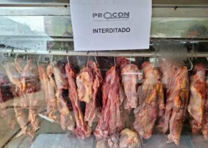 Carnes em más-condições de consumo (Foto: Divulgação / Prefeitura Barra de São Francisco)