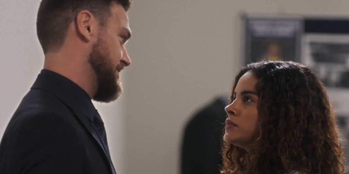 Theo (Emilio Dantas) envenenará Jenifer (Bella Campos) em "Vai na Fé" (Foto: Reprodução/TV Globo)