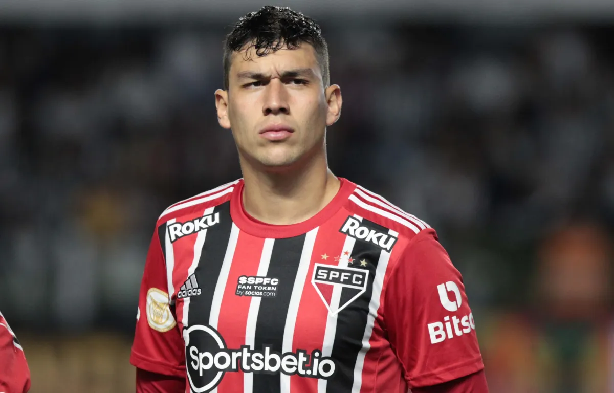 O zagueiro Ferraresi vai se acertar em definitivo com o São Paulo