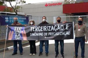 Personal protesta contra la tercerización impuesta por el banco (Foto: Reproducción/Internet)