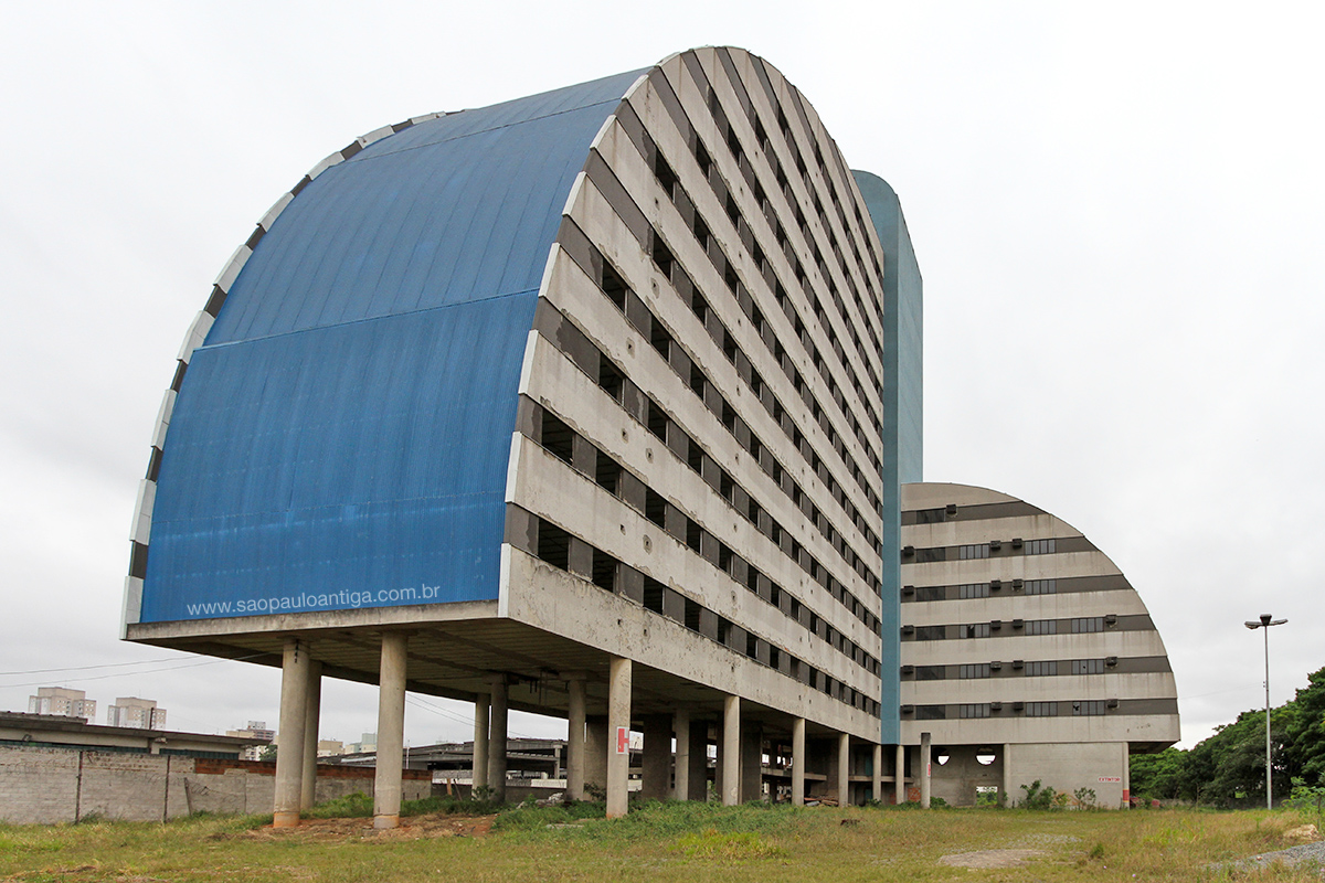 Hotel Mart Center está com as obras inacabadas até hoje (Foto: Reprodução Internet) 