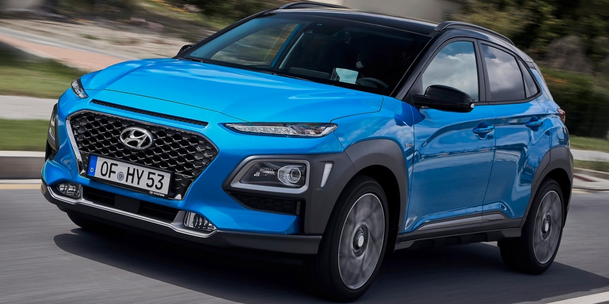 O Kona Hybrid 2023 possui grade na frente (Foto: Divulgação/Hyundai)