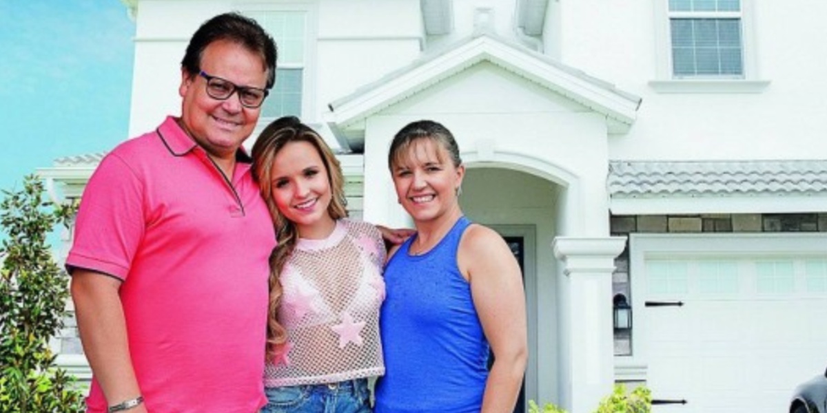 Mãe de Larissa Manoela vendeu casa da atriz sem consentimento (Foto: Reprodução/ Instagram)