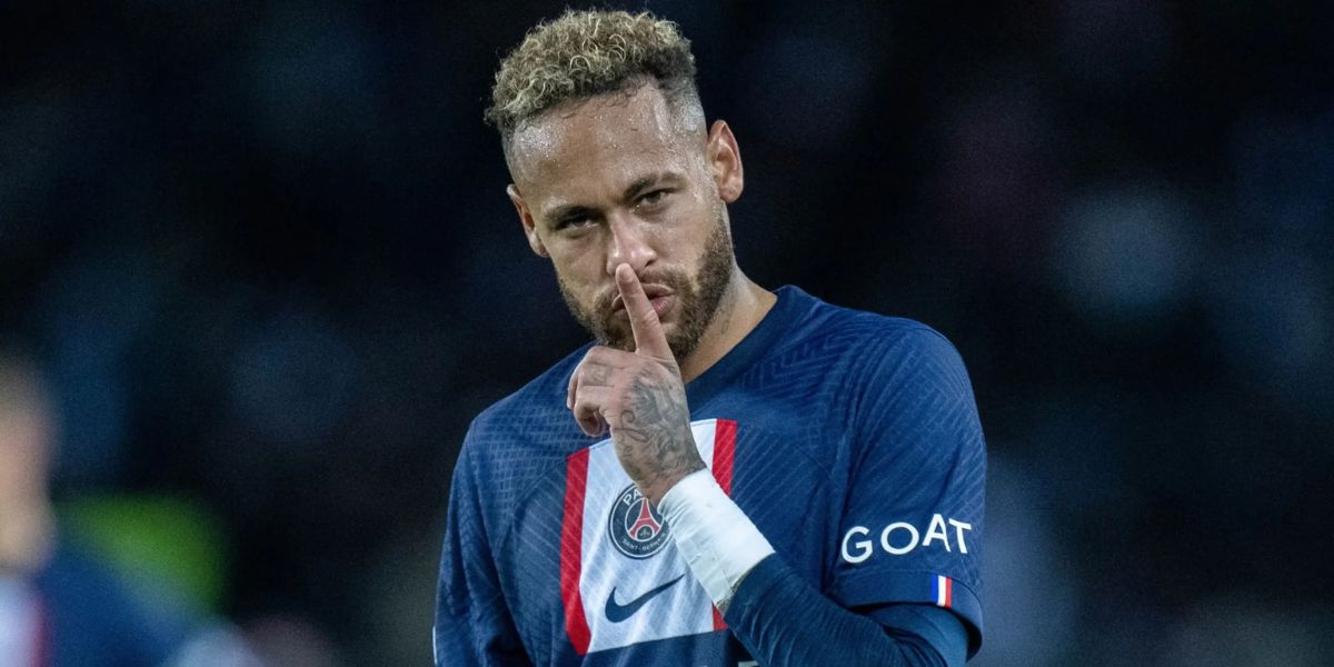 Neymar vai continuar vestindo a camisa do PSG essa temporada (Reprodução: Internet)