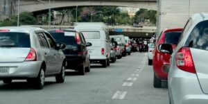 Estes motoristas já podem comemorar isenção de rodízio. Foto: Reprodução/Internet