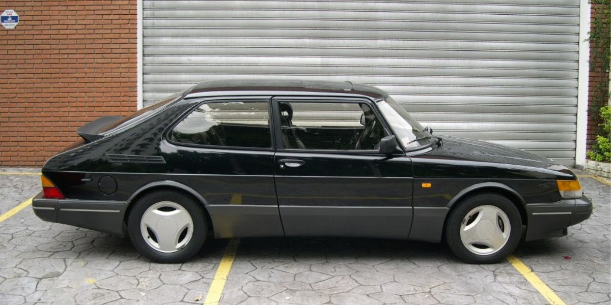 Modelo Saab 900 foi o mais vendido da montadora (Reprodução: Internet)