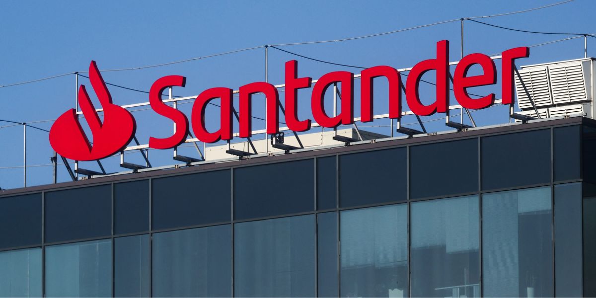 Santander está fechando suas agências (Reprodução: Internet)