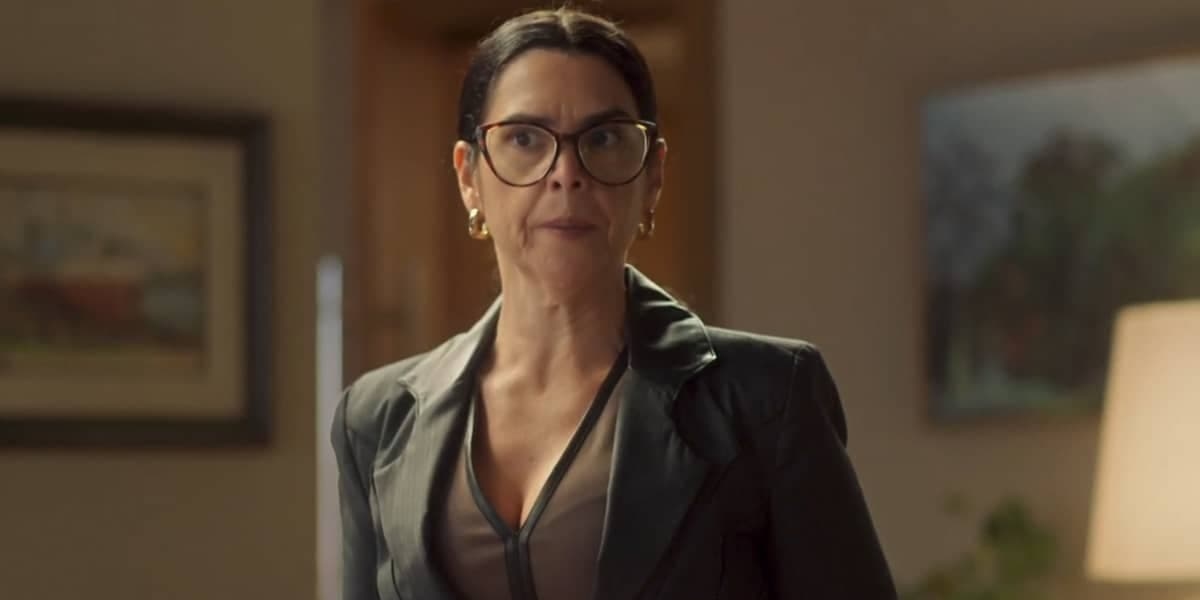 Sheila (Renata Miryanova) em "Vai na Fé" (Foto: Reprodução/TV Globo)